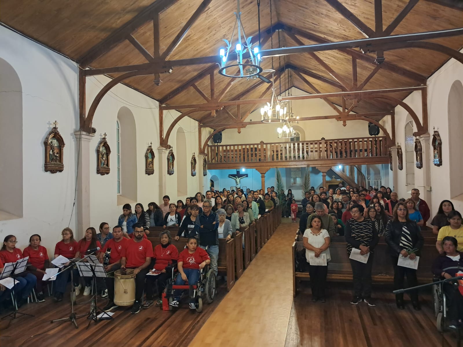 Interior de la Parroquia San Rafael Arcángel, María Elena